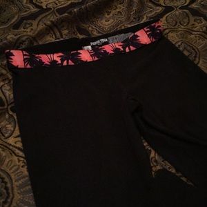 Victoria’s Secret “PINK” Yoga 🧘🏾‍♀️ Pants.